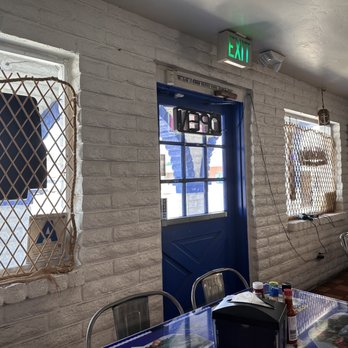 Marisco's Germán - la puerta principal adentro - Seafood Near Me - Escondido, California
