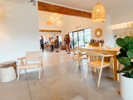 Momona Bakery And Coffee Shop