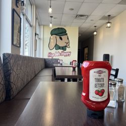 Luckies Artisan Kitchen - Inside