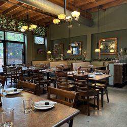 Fino - Bistro & Pizzeria - Dining Area