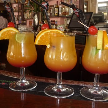 La Perla - Exotic Fruit cocktail - Bars Near Me - Paris, 75 La Perla - Exotic Fruit cocktail - Bars Near Me - Paris, 75