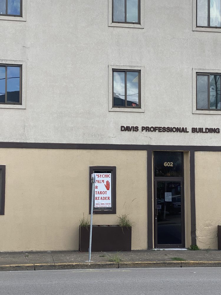 Psychic Palm & Tarot Reader