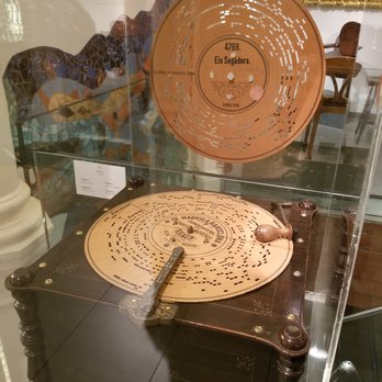 Museu del Modernisme de Barcelona - Ariston Polyphon (c. 1900) - Museums Near Me - Barcelona, B