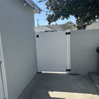 American Vinyl - New vinyl gate - Fences & Gates Near Me - Fountain Valley, California