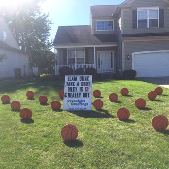Overnight Greetings - Basketball display - Party Supplies Near Me - Cleveland, Ohio