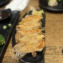 Beef Potstickers (6) 牛肉锅贴 Beef Potstickers (6) 牛肉锅贴