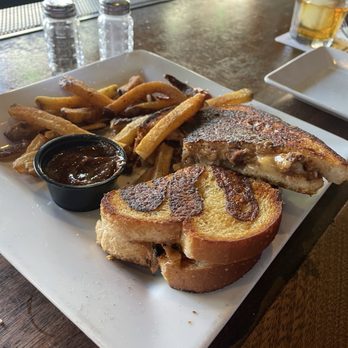 Gaslamp Tavern - Sports Bars Near Me - San Diego, California