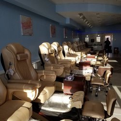 LV Nails - The pedicure chairs