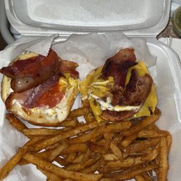 Bacon Cheeseburger With Regular Fries Bacon Cheeseburger With Regular Fries