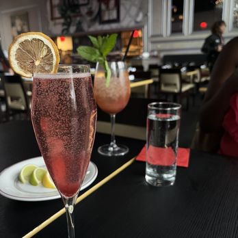 Ventanas Restaurant and Lounge - Bellini - Cuban Near Me - Fort Lee, New Jersey Ventanas Restaurant and Lounge - Bellini - Cuban Near Me - Fort Lee, New Jersey