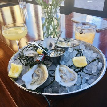 Cindy's Rooftop - Oysters on the Half Shell - New American Near Me - Chicago, Illinois