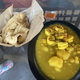 Curried shrimp roti