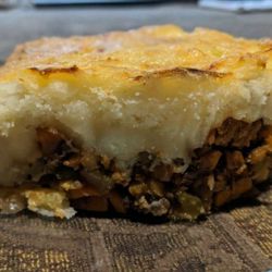 Lindsey's Lunchbox - Veggie Shepherd's Pie with homemade tofu sausage.