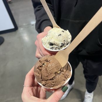 Sweetlee's Ice Cream - Salty Oreo and surprise cookie dough - Ice Cream & Frozen Yogurt Near Me - Olympia, Washington