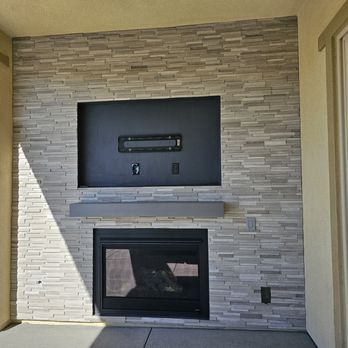 Chic Design & Remodeling - Stacked stone accent wall - General Contractors Near Me