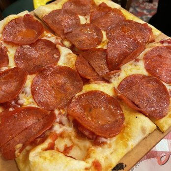 Buca di Beppo Italian Restaurant - Pepperoni Pizza - Italian Near Me - Universal City, California Buca di Beppo Italian Restaurant - Pepperoni Pizza - Italian Near Me - Universal City, California