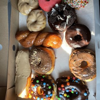 Randy's Donuts - Assorted dozen - Coffee & Tea Near Me - Las Vegas, Nevada