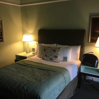 Hotel Beacon - Queen suite bedroom - Hotels Near Me - New York, New York Hotel Beacon - Queen suite bedroom - Hotels Near Me - New York, New York