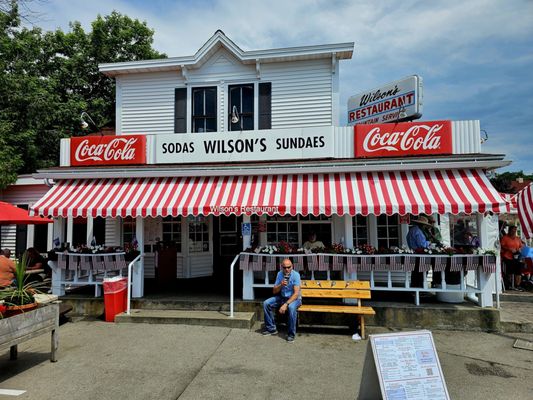 Wilson's Restaurant & Ice Cream Parlor by null