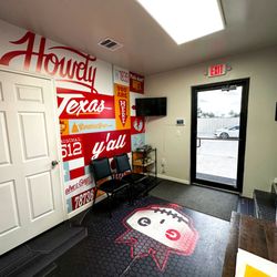 Graphics Guys - Graphics Guys Main Entrance with 6th Street Mural and waiting area and Graphics Pick Up