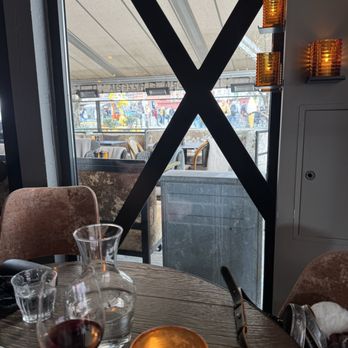 Olivia Zachariasbryggen - Inside table - Pizza Near Me - Bergen, 12