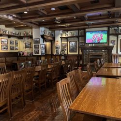 Story Tavern - Indoor seating area