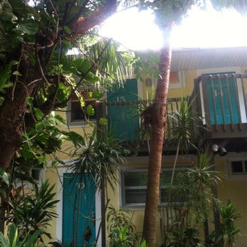 Bay Harbor Lodge - Building which housed our room. Walls are pretty thin, can hear neighbors +traffic, bring earplugs if you're a light sleeper - Hotels Near Me - Key Largo, Florida