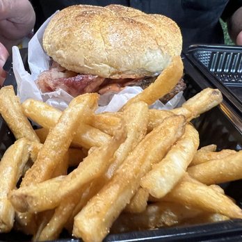 Halal Feast Ó - Good fries! - Halal Near Me - Buffalo, New York Halal Feast Ó - Good fries! - Halal Near Me - Buffalo, New York