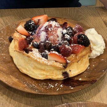Aloha Kitchen - Berry soufflé pancake - Breakfast & Brunch Near Me - Honolulu, Hawaii Aloha Kitchen - Berry soufflé pancake - Breakfast & Brunch Near Me - Honolulu, Hawaii