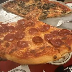 La Hacienda Ristorante & Pizzeria - Half cheese and pepperoni and half cheese and mushroom pizza