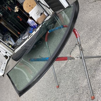 Good Look Auto Glass Services - Brand new glass come to daddy . - Auto Glass Services Near Me Good Look Auto Glass Services - Brand new glass come to daddy . - Auto Glass Services Near Me