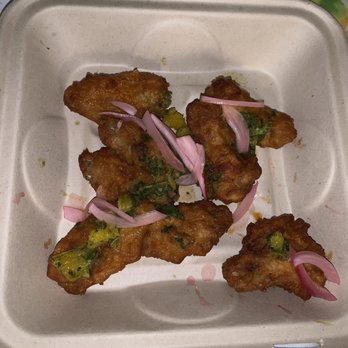 Botero Lounge - Baked chicken wings - Lounges Near Me - Kihei, Hawaii