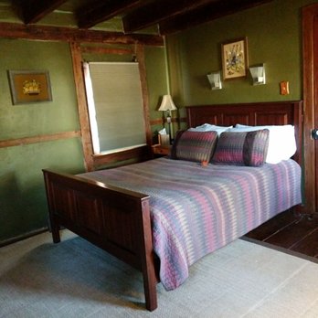 The Crossroads Inn - Cabin - Bed & Breakfast Near Me - Charlottesville, Virginia The Crossroads Inn - Cabin - Bed & Breakfast Near Me - Charlottesville, Virginia