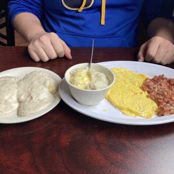 Dee's Diner - Corned Corn Beef Hash Breakfast Combo Special - Diners Near Me - Owensboro, Kentucky