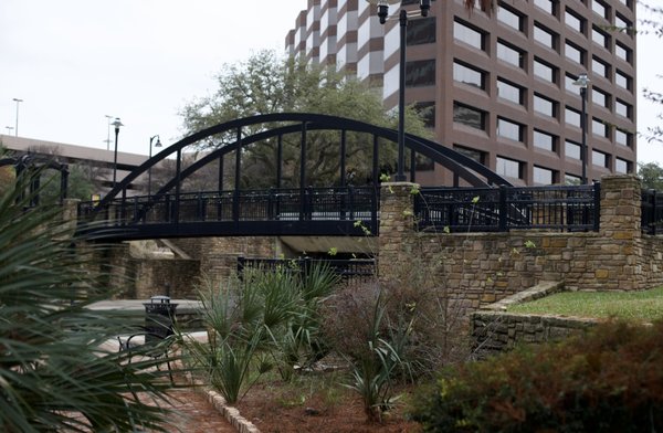 VISIONS EATERY & LOUNGE by null