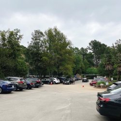 Vermont Canyon Tennis - Parking lot was full (most likely non-tennis players). Had to park at the golf course lot down the street!