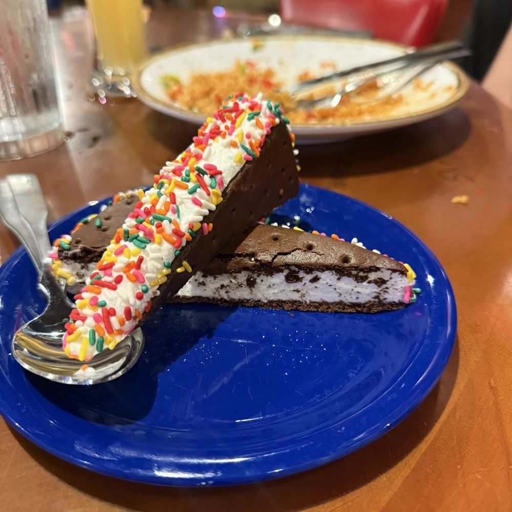 Bubba Gump Shrimp - Oreo cake - Seafood Near Me - Orlando, Florida Bubba Gump Shrimp - Oreo cake - Seafood Near Me - Orlando, Florida