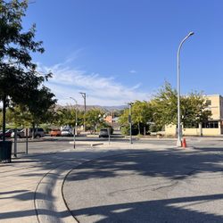 Amtrak Wenatchee - Parking and roundabout at Wenatchee Amtrak station