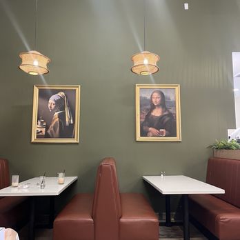 Almuerzo Café - Seating area - Breakfast & Brunch Near Me - Tustin, California Almuerzo Café - Seating area - Breakfast & Brunch Near Me - Tustin, California