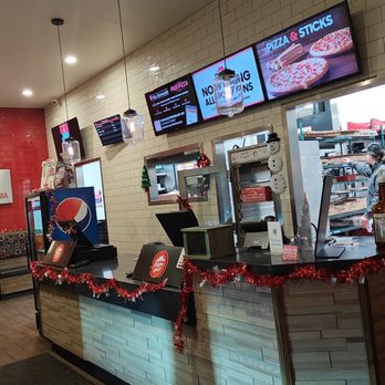 Pizza Hut - Waiting area - Pizza Near Me - Selah, Washington