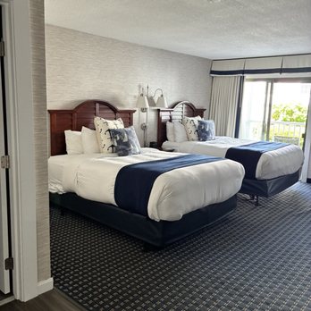 Hyannis Harbor Hotel - White bed linens, clean looking room, spacious. - Hotels Near Me - Hyannis, Massachusetts Hyannis Harbor Hotel - White bed linens, clean looking room, spacious. - Hotels Near Me - Hyannis, Massachusetts