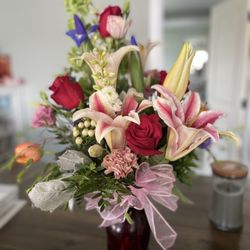 Reta Jane's Bloomers and Gifts - Anniversary Flowers