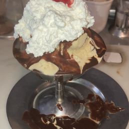 Hot Fudge Sundae Cheesecake