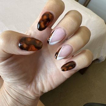 MOI Nails By Spring - Tortoise shell perfection - Nail Salons Near Me - Los Angeles, California MOI Nails By Spring - Tortoise shell perfection - Nail Salons Near Me - Los Angeles, California