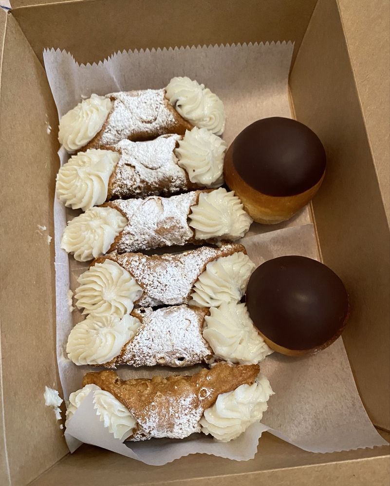 tony cannoli Logo