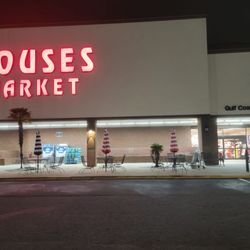 Rouses Market - First time shopping here, had to go somewhere close that wasn't closed before I got back home. kitties need food and I need milk :-)