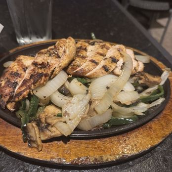 Mi Cocina - Mama's Chicken Con Hongos - Mexican Near Me - Richardson, Texas