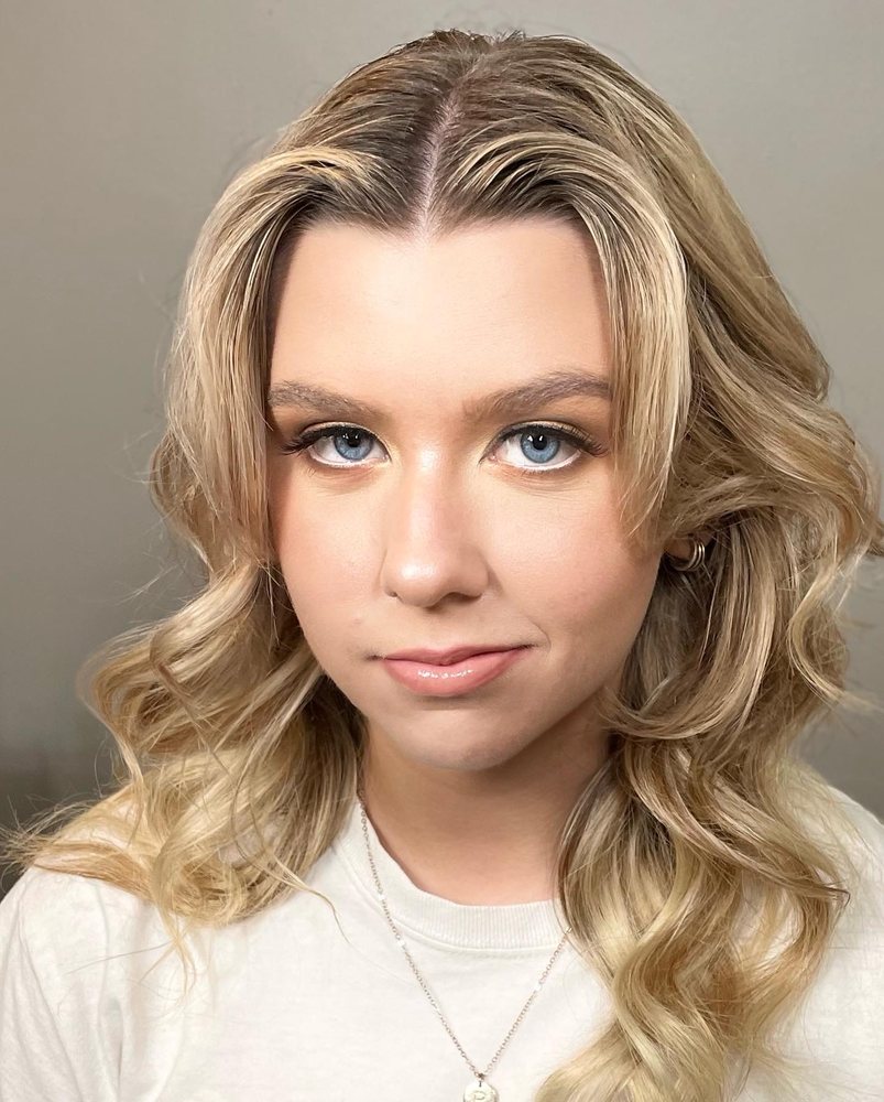 Brenda Hdz makeup  Logo