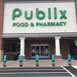 the front of a publix pharmacy