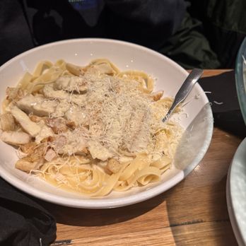 Olive Garden Italian Restaurant - Chicken Alfredo - Italian Near Me - Menifee, California